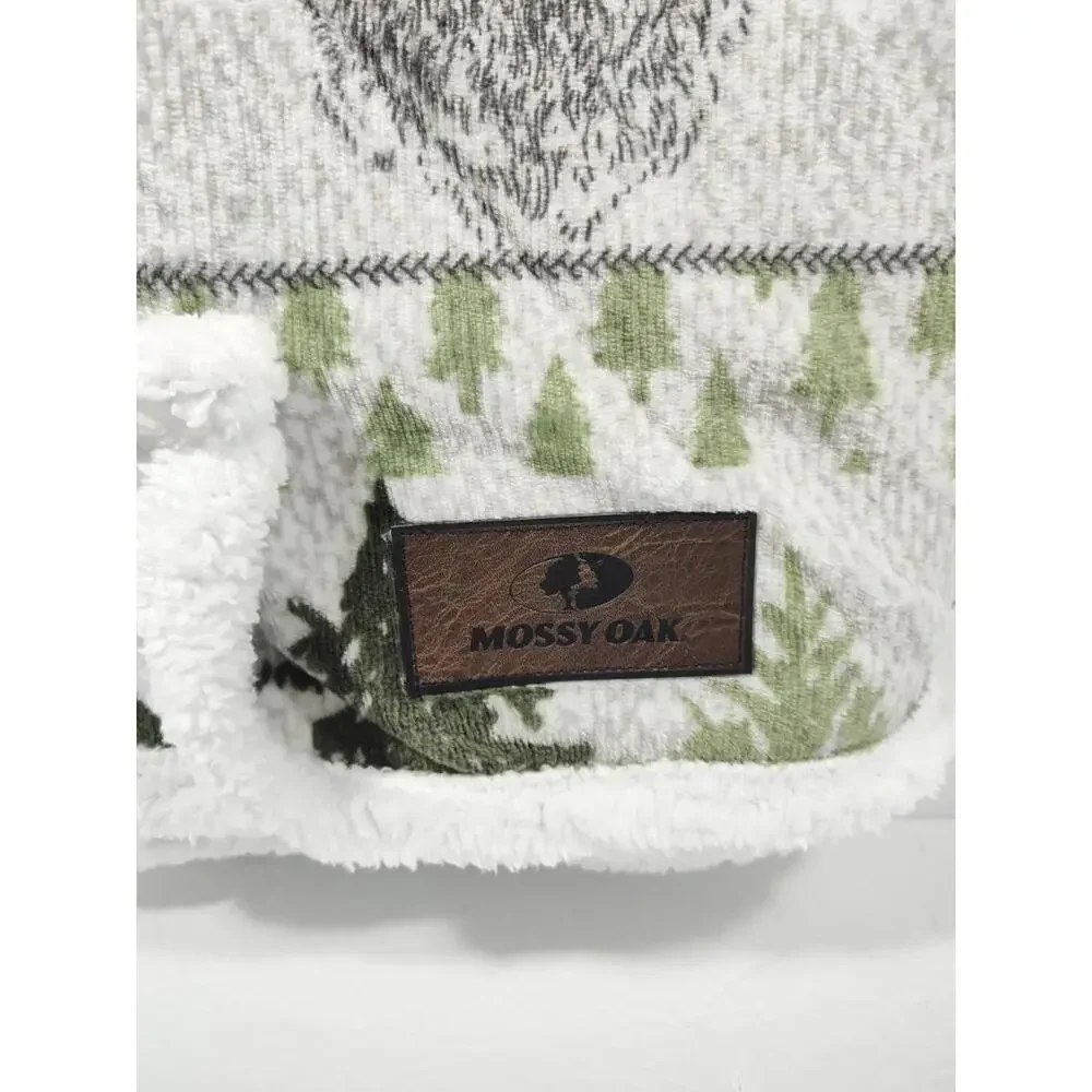 Mossy Oak Plush Reverse To Sherpa Throw 50X60 Forrest Buck Wolf Patch Pattern